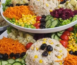 Salade de riz méditerranéenne en buffet de mariage, entrée froide raffinée - Marseille
